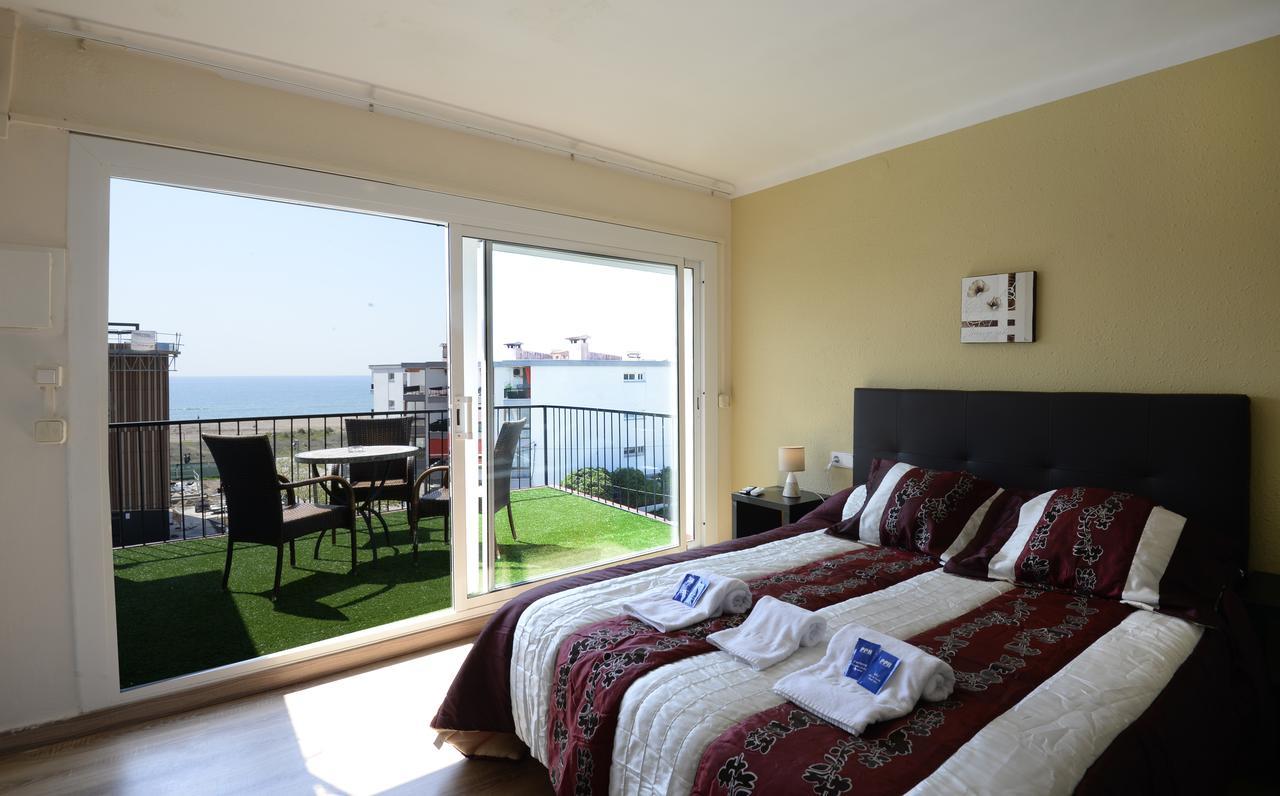 Hotel Beach Playa Castelldefels Exterior photo